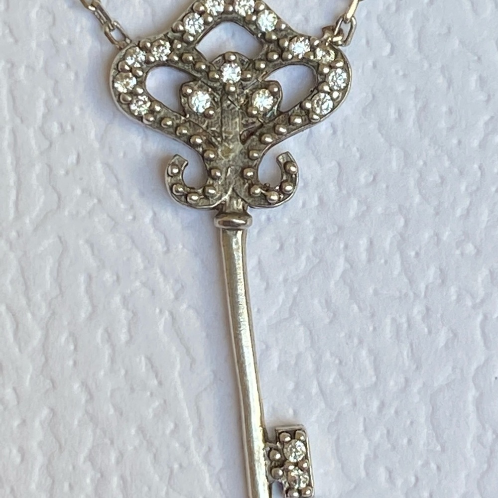 💜925 sterling silver key cubic zirconia necklace - Picture 3 of 4